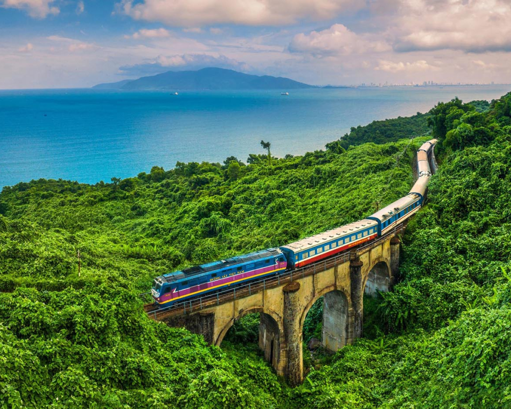 Scenic Hai Van Pass drive from Da Nang by private car